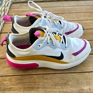 NIKE Women's Race Running Sneakers  5.5